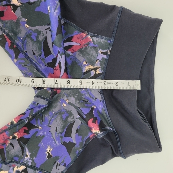 PATAGONIA Abstract Jungle floral crop Leggings XSMALL - Picture 5 of 7